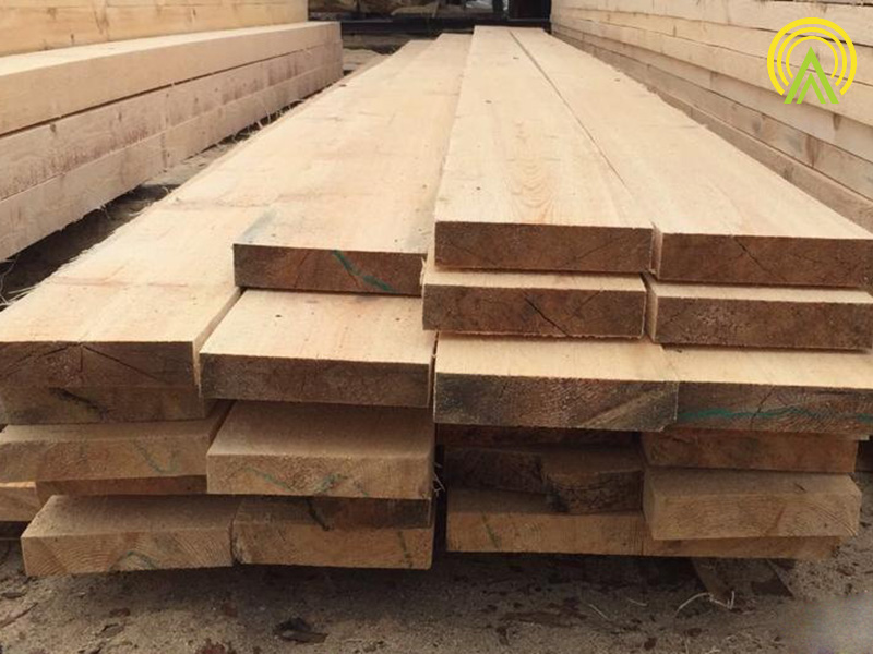 Обрезная доска из лиственницы 40x200x6000 мм